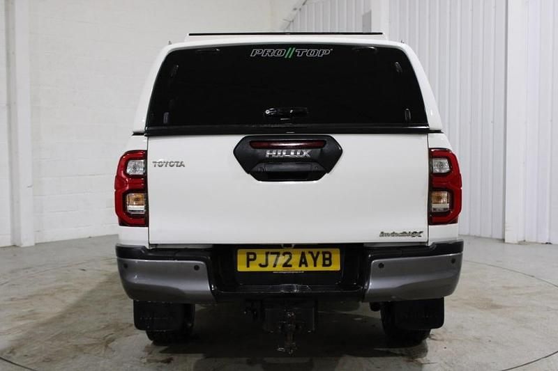 Used Toyota HiLux Luxury 2022 White Pickup
