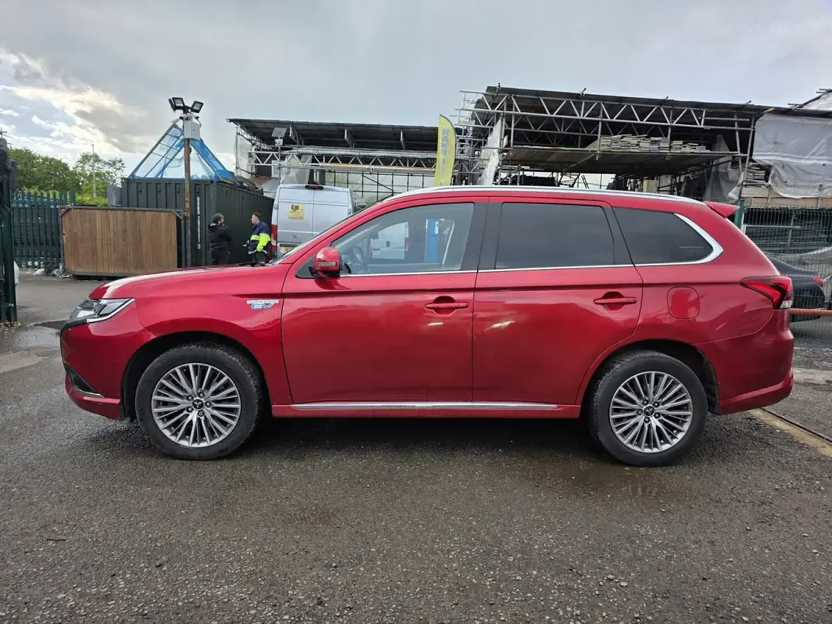 Used Mitsubishi Outlander P-HEV 2020 Red Estate