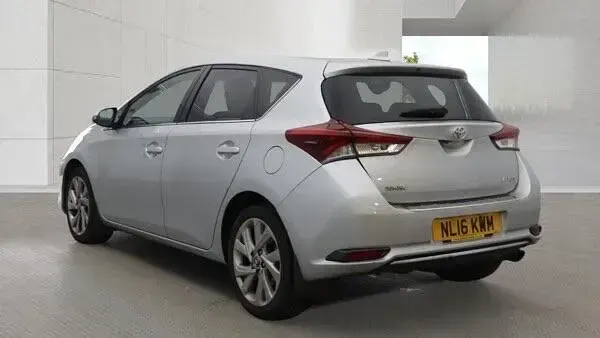 Used Toyota Auris Design 116 HP (85 kW) 2016 Silver Hatchback