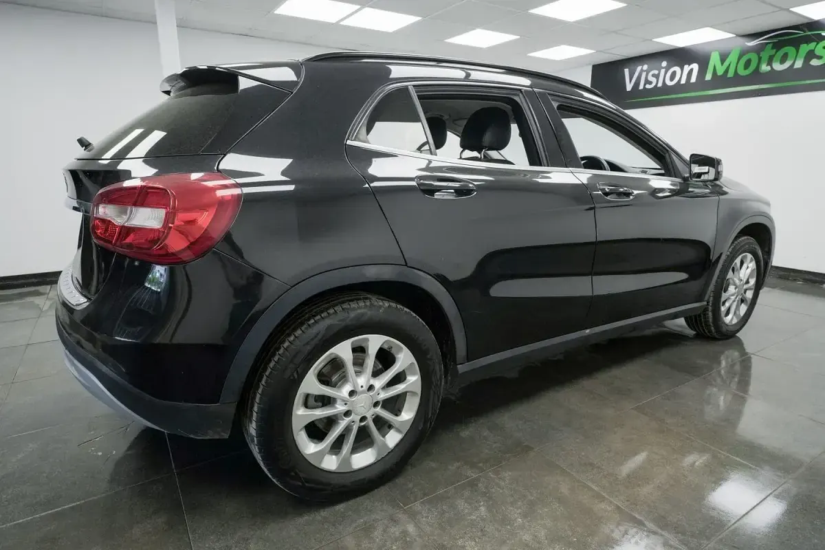 Used Mercedes GLA200 SE 156 HP (114 kW) 2016 Black SUV
