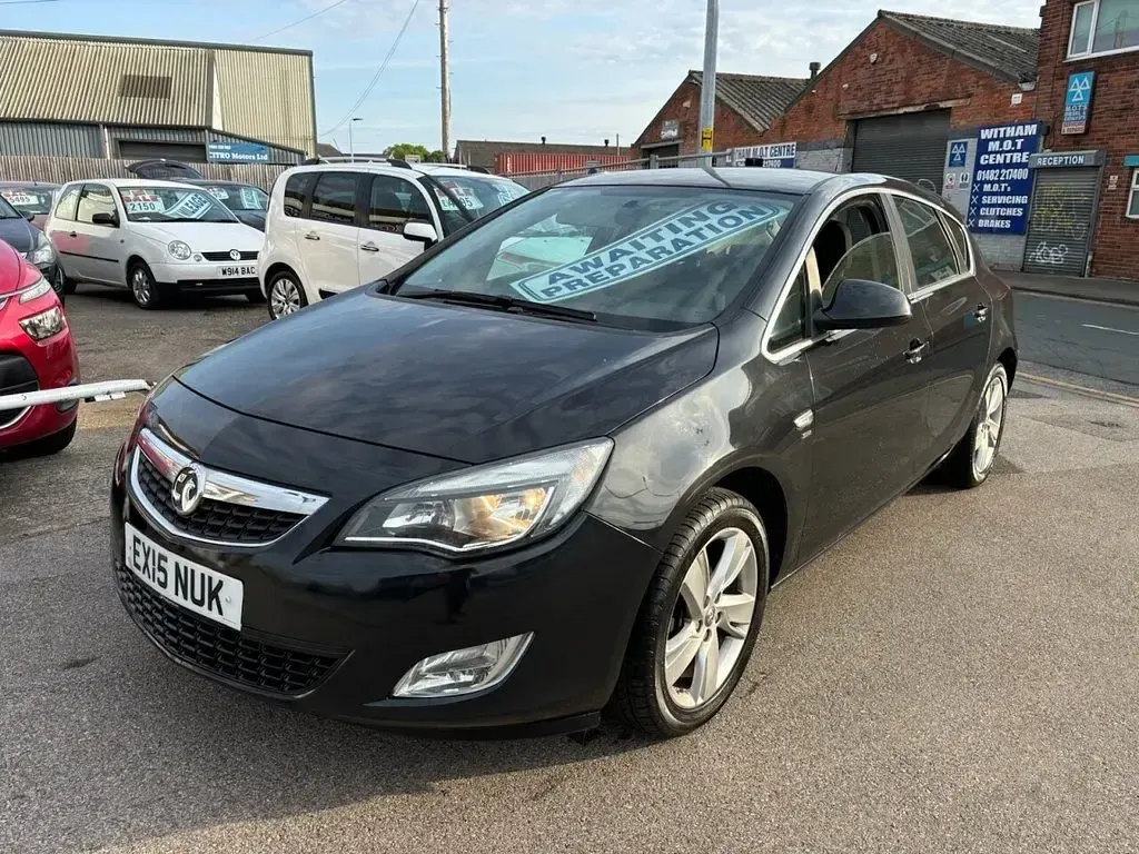 Used Vauxhall Astra SRi 100 HP (73 kW) 2015 Black Hatchback
