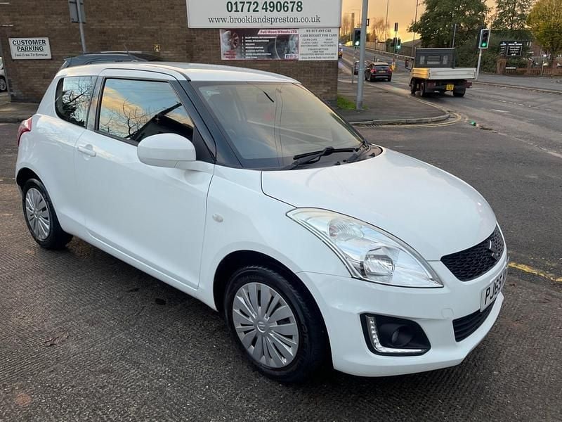 White Used 2016 Suzuki Swift Hatchback | £5,495 (Fair price) - Image 1/4
