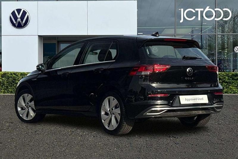 Begagnad VW Golf VIII Style 150 HK (110 kW) 2024 Svart Halvkombi