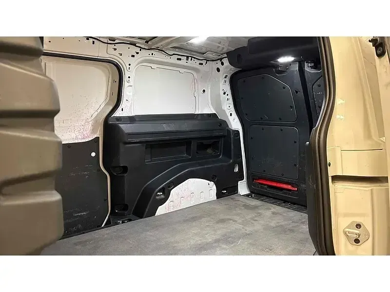 Used VW ID. Buzz Pro 11 kW (15 HP) 2024 White MPV