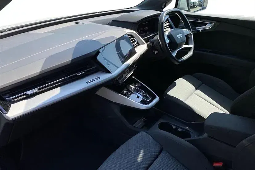 Used Audi Q4 e-tron Sport 125 kW (170 HP) 2021 White SUV