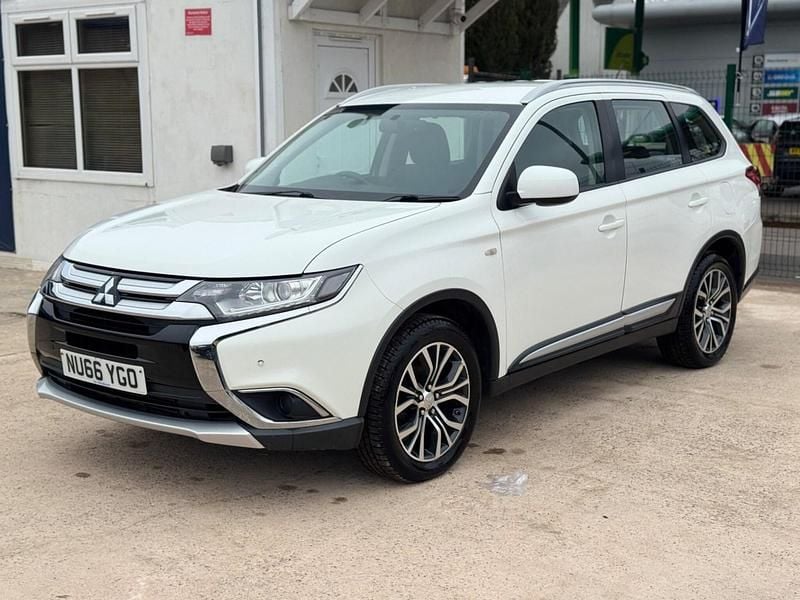 Used Mitsubishi Outlander 147 HP (108 kW) 2016 White SUV