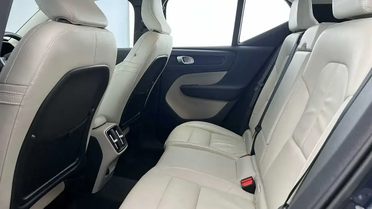 Usado Volvo XC40 Inscription 161 CV (118 kW) 2022 Azul SUV