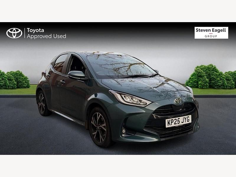 Used Toyota Yaris Hybrid Design 116 HP (85 kW) 2025 Green Hatchback