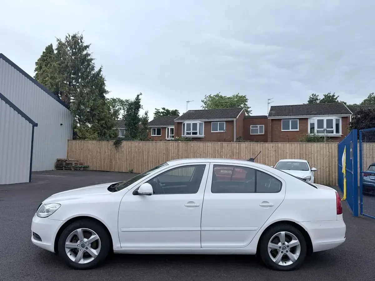Used Skoda Octavia Fresh 2012 White Hatchback