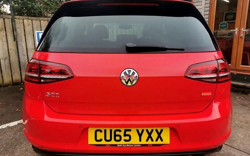 Used VW Golf VII GTI 230 HP (169 kW) 2015 Red Hatchback
