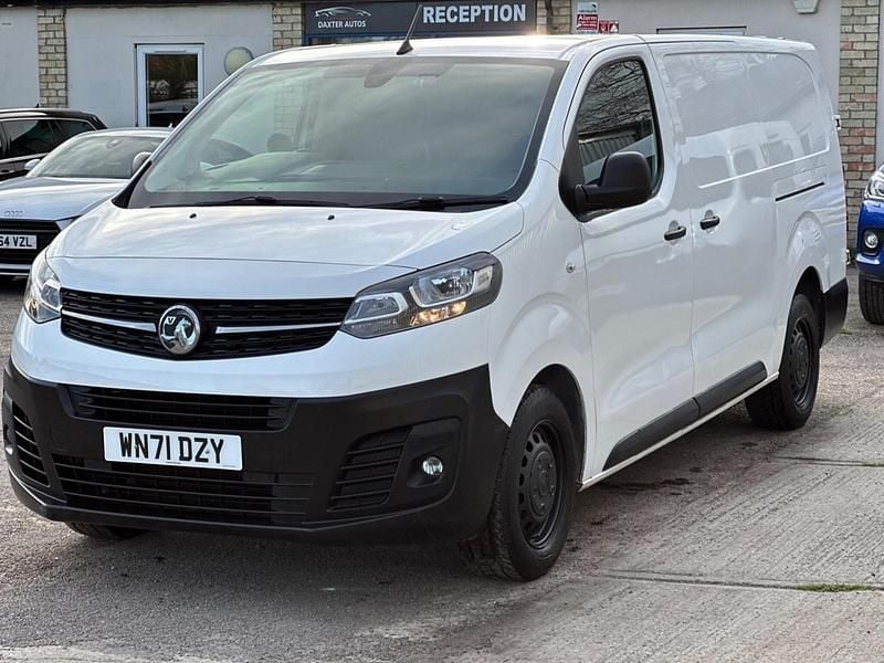 Used Vauxhall Vivaro S 100 HP (73 kW) 2021 White MPV