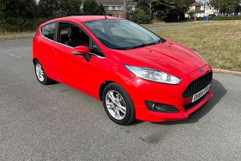 Red Used 2015 Ford Fiesta Zetec Hatchback | £3,995 (Good price) - Image 1/1