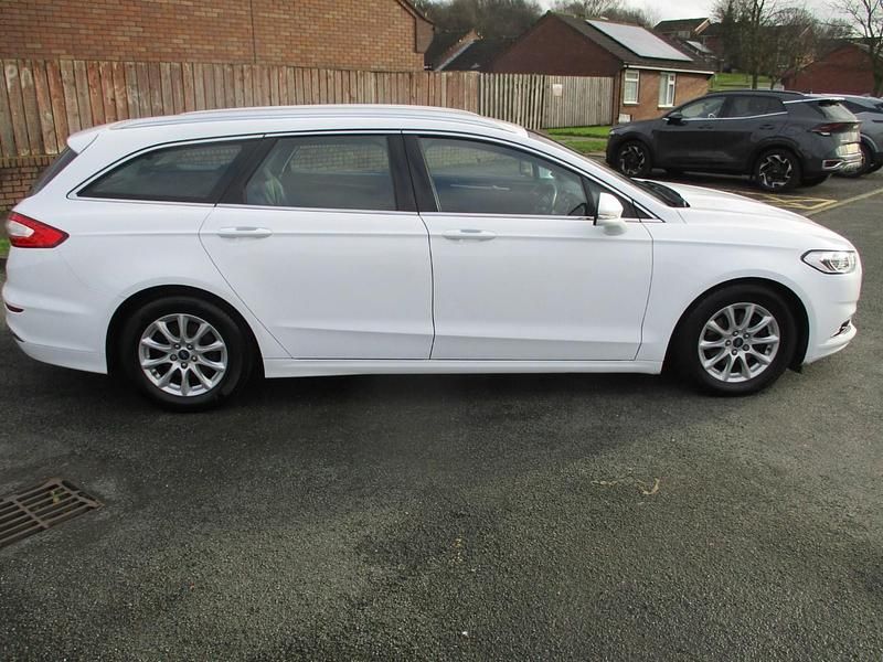 Used Ford Mondeo Titanium 120 HP (88 kW) 2018 White Estate