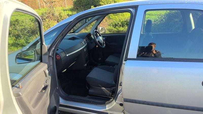Used Vauxhall Meriva 140 HP (102 kW) 2006 Silver MPV