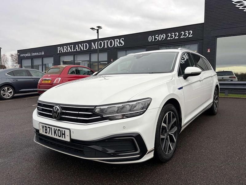 Used VW Passat GTE 218 HP (160 kW) 2022 White Estate