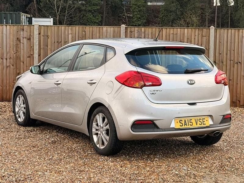 Used Kia Ceed 98 HP (72 kW) 2015 Silver Hatchback