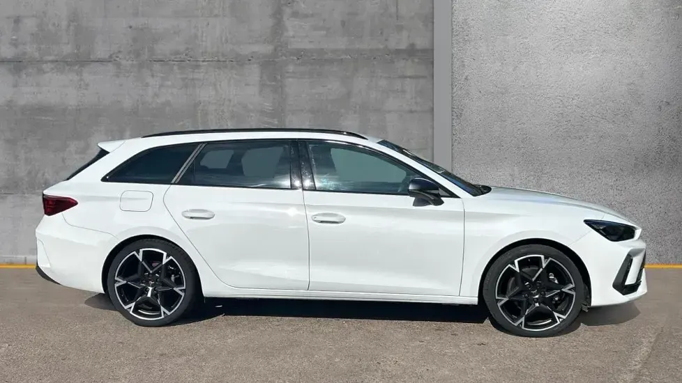 Used Cupra Leon 150 HP (110 kW) 2025 White