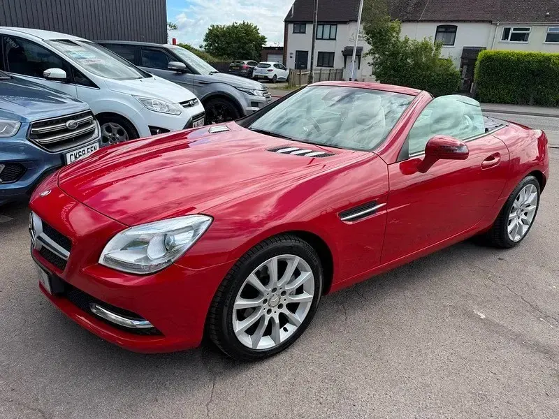 Used Mercedes SLK200 184 HP (135 kW) 2011 Red Cabriolet