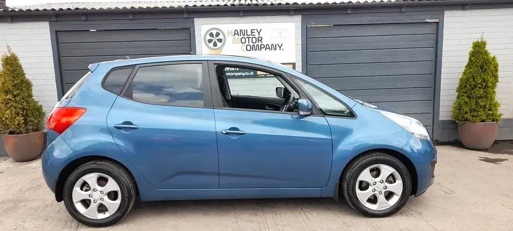 Used Kia Venga 123 HP (90 kW) 2013 Blue Hatchback