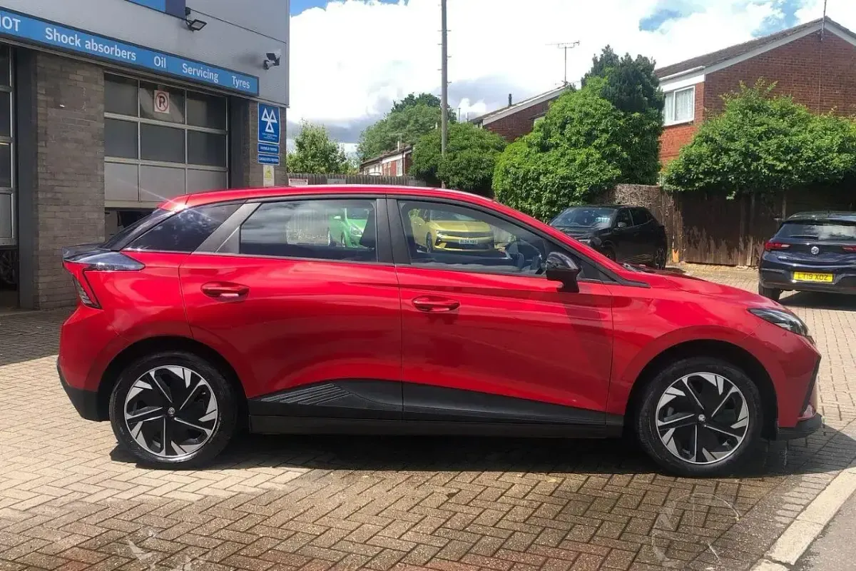 Used MG MG4 EV SE 147 kW (200 HP) 2023 Red Hatchback