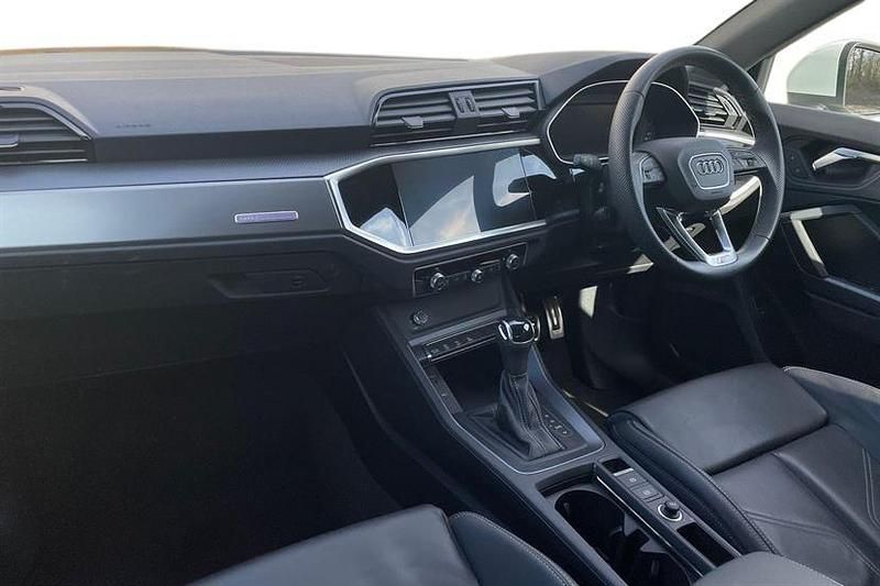 Used Audi Q3 S-Line 150 HP (110 kW) 2024 White SUV