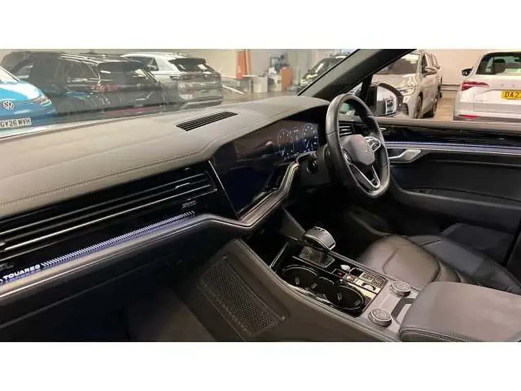 Used VW Touareg Black Edition 286 HP (210 kW) 2023 White  SUV