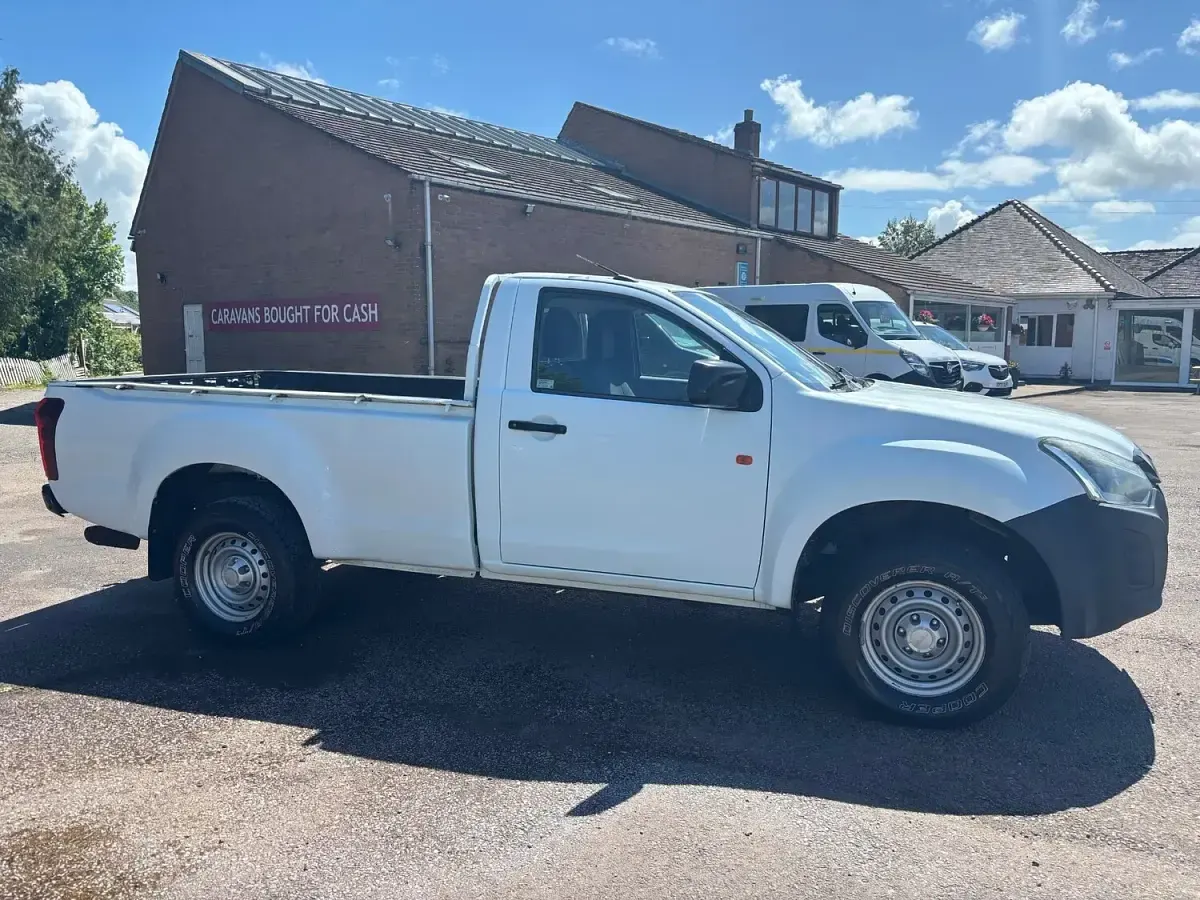 Used Isuzu D-Max 164 HP (120 kW) 2017 White Pickup