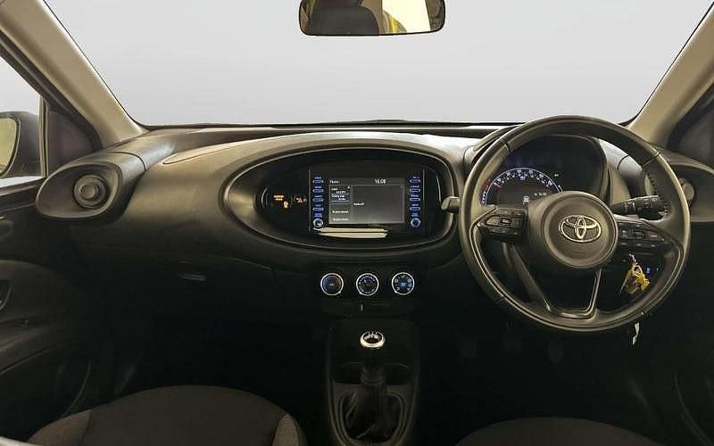 Used Toyota Aygo X PURE 72 HP (52 kW) 2025 SUV