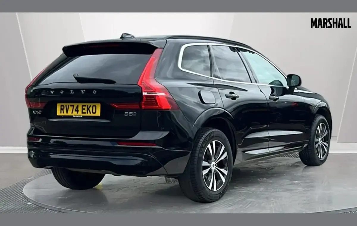 Used Volvo XC60 Core 247 HP (181 kW) 2024 Black SUV