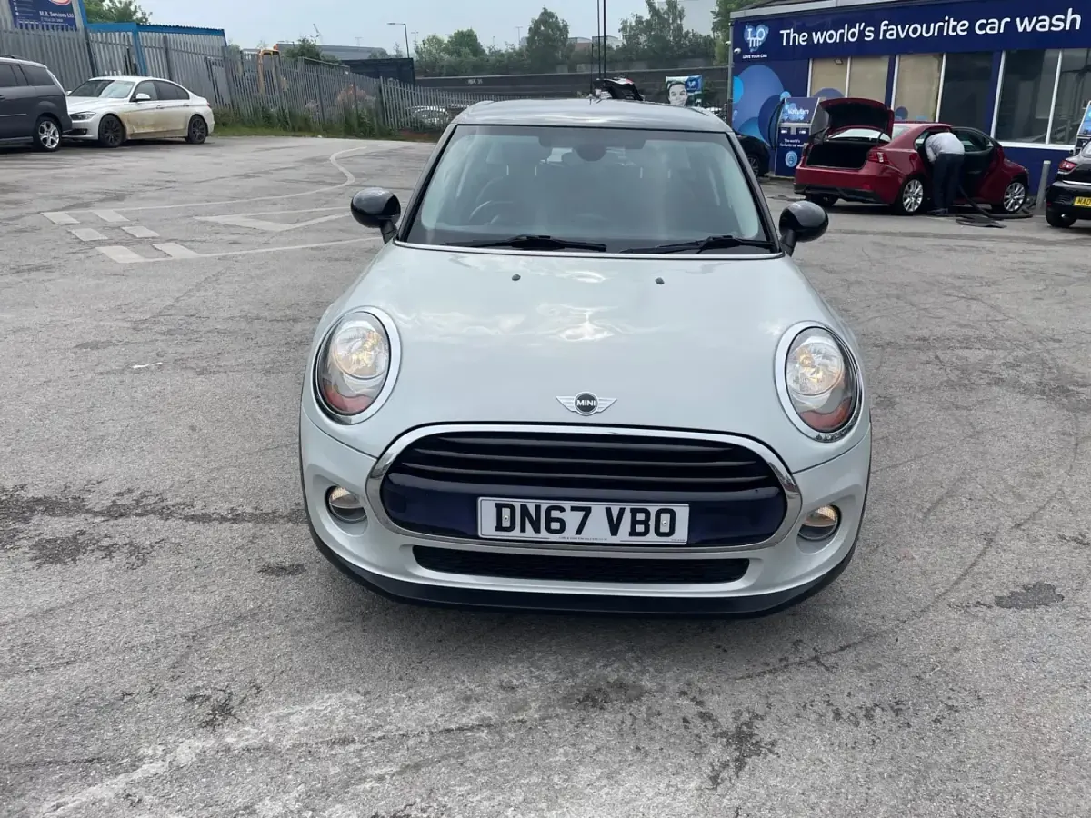 Begagnad Mini Cooper D Hatch 2017 Silver Halvkombi