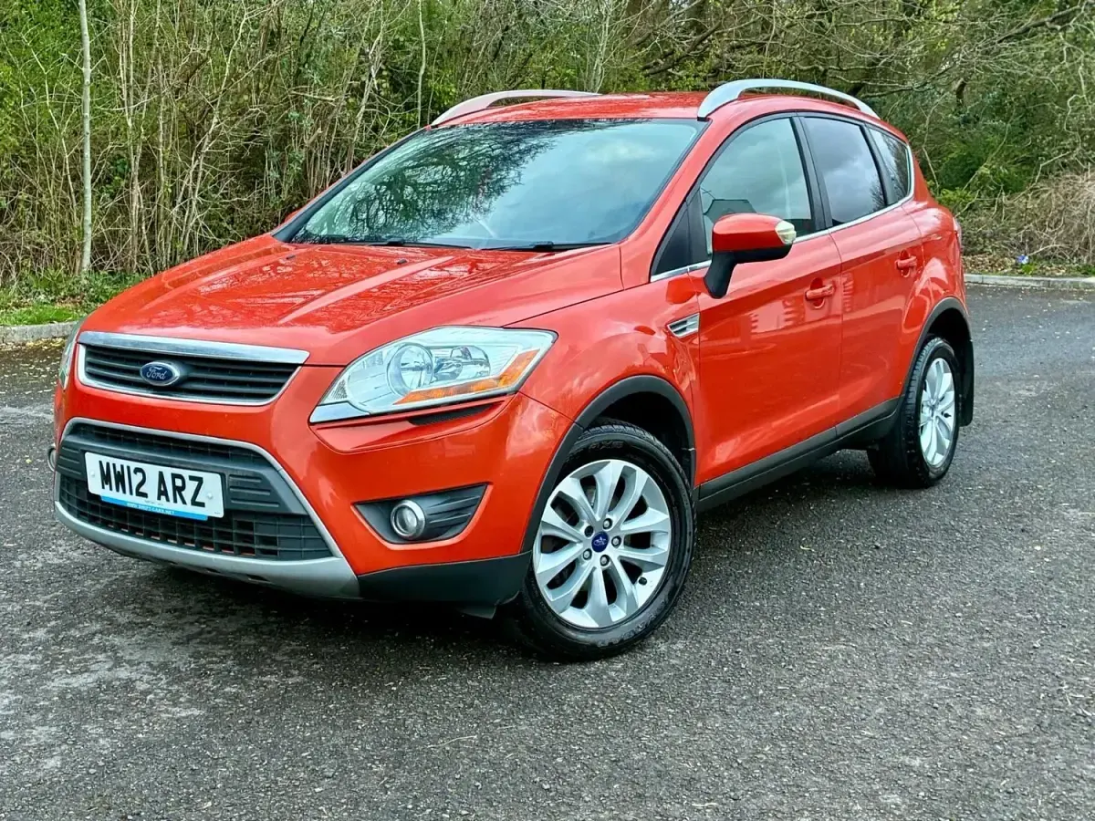 Begagnad Ford Kuga Titanium 160 HK (117 kW) 2012 Röd SUV
