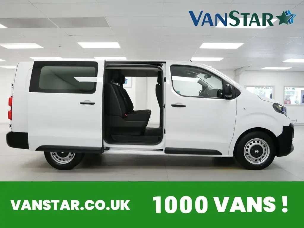 Used Vauxhall Vivaro 145 HP (106 kW) 2024 White MPV