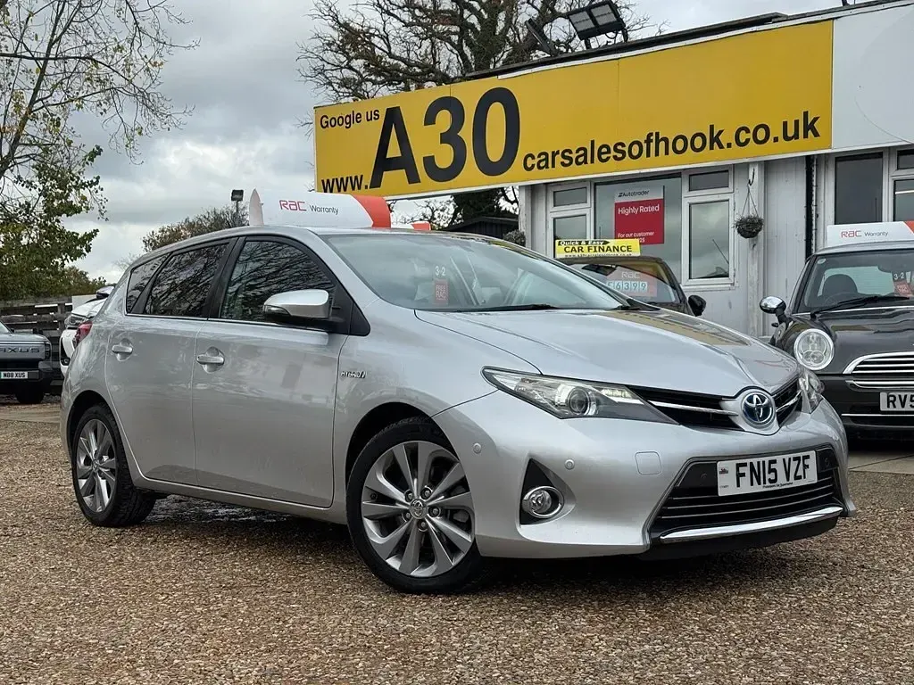 Used Toyota Auris Hybrid 136 HP (100 kW) 2015 Silver Estate