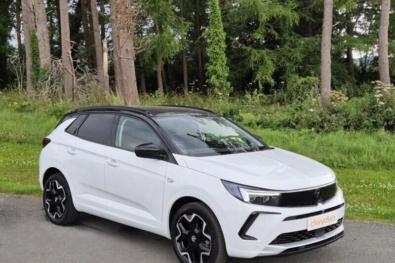 White Used 2023 Vauxhall Grandland X Ultimate SUV | £21,495 (A bit pricey) - Image 1/1