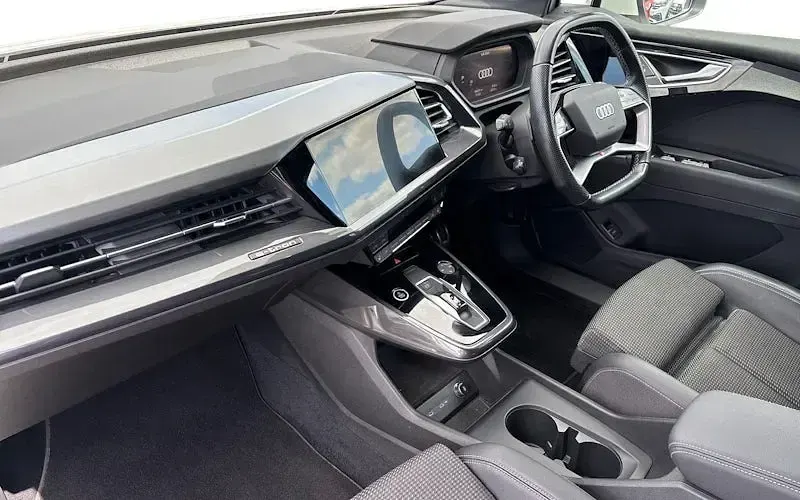 Used Audi Q4 e-tron S-Line 150 kW (204 HP) 2021 White SUV