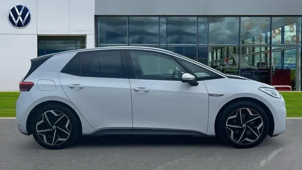 Used VW ID.3 Pro 150 kW (204 HP) 2020 Glacier white metallic black Hatchback