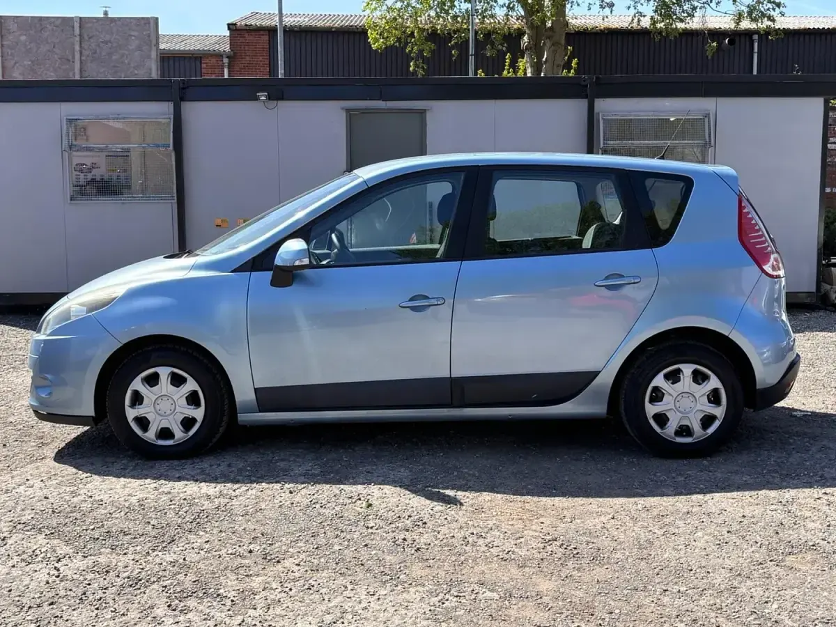 Used Renault Scénic III Expression 110 HP (80 kW) 2010 Blue MPV
