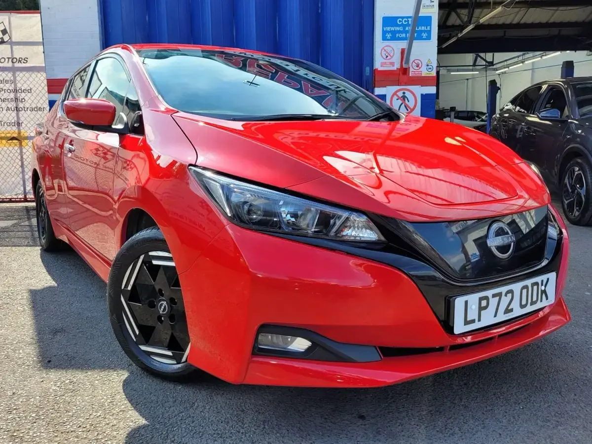 Usado Nissan Leaf Acenta 110 kW (150 HP) 2022 Vermelho Citadino