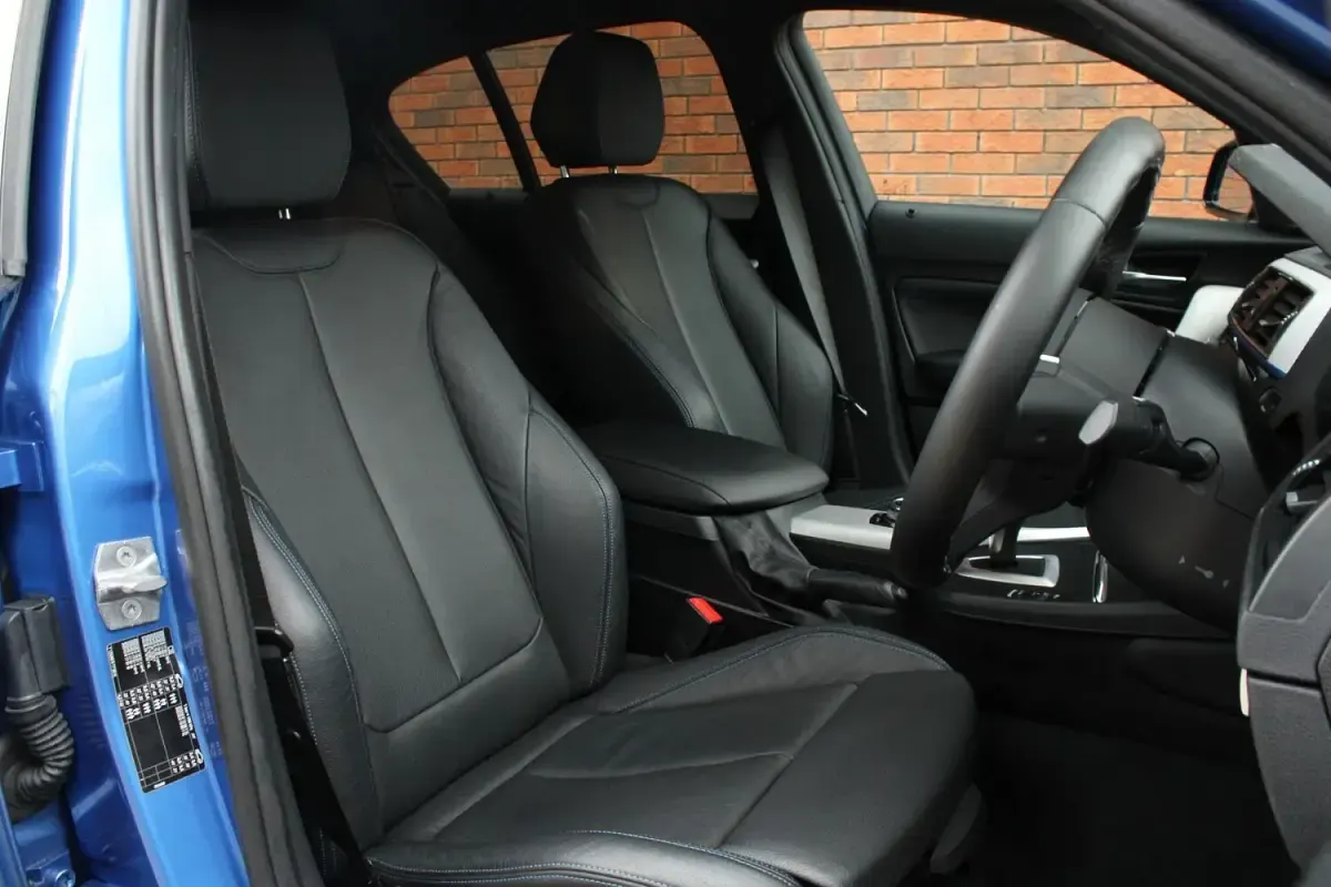Used BMW 118 Efficient Dynamics 150 HP (110 kW) 2018 Blue Hatchback