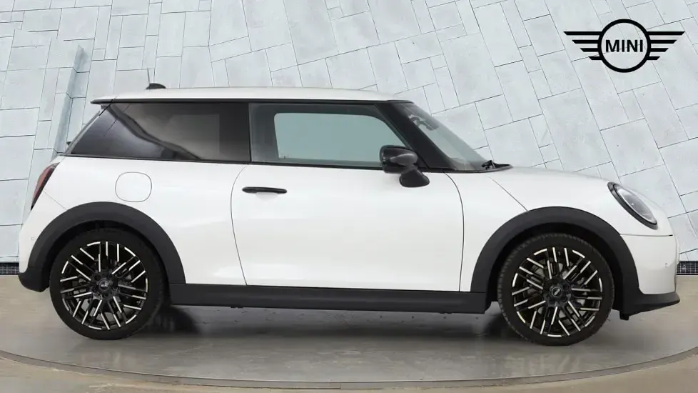 Used Mini Cooper Hatch 113 kW (154 HP) 2025 White Hatchback