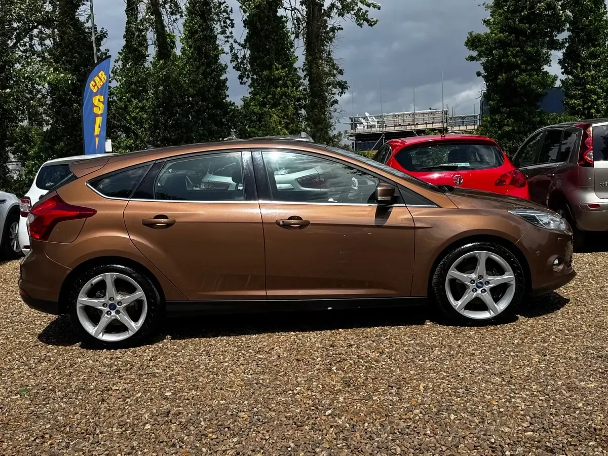 Used Ford Focus Titanium X 163 HP (119 kW) 2013 Brown Hatchback