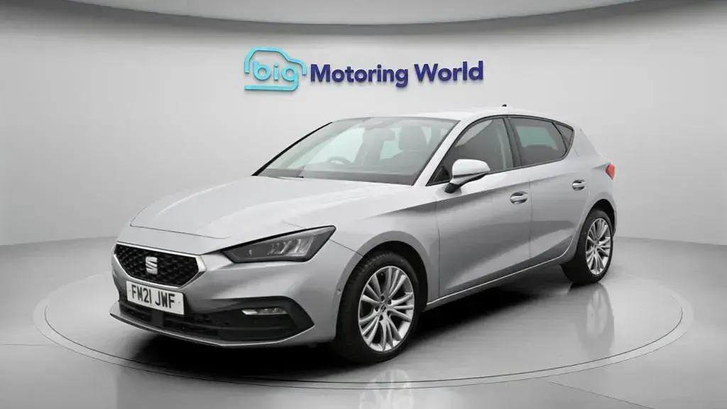 Used Seat Leon SE Dynamic 110 HP (80 kW) 2021 Silver Hatchback