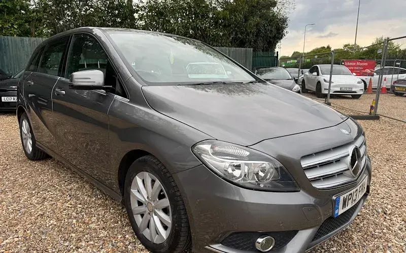 Usado Mercedes B180 SE 122 HP (89 kW) 2013 Monovolume