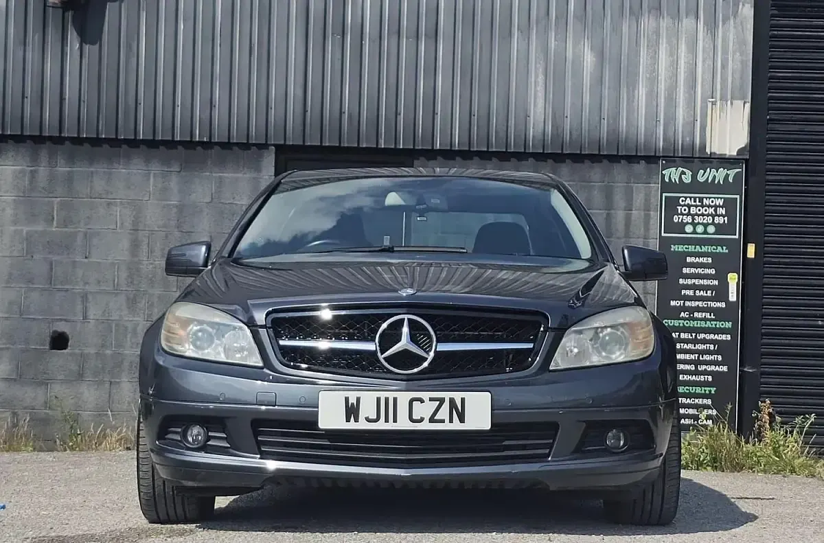 Used Mercedes C200 Executive 136 HP (100 kW) 2011 Grey Sedan