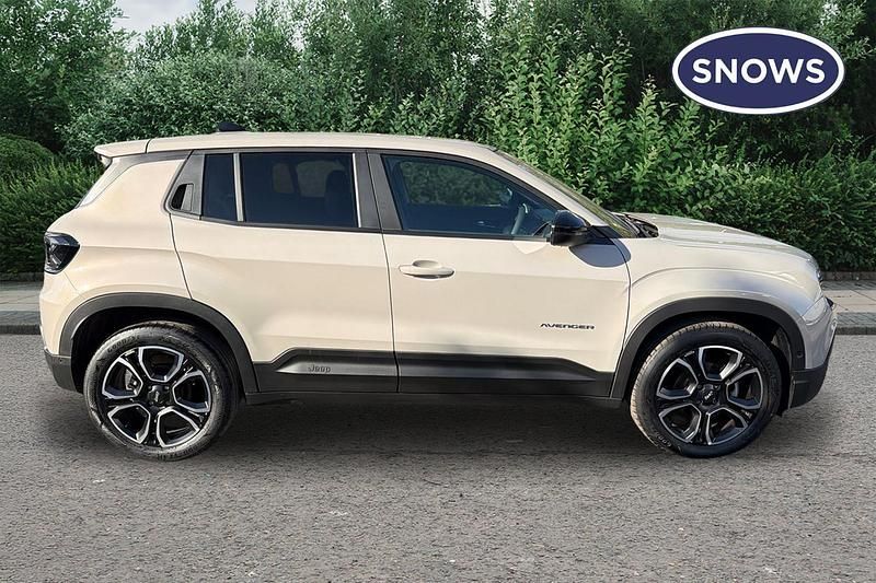 Used Jeep Avenger Summit 100 HP (73 kW) 2025 Beige SUV