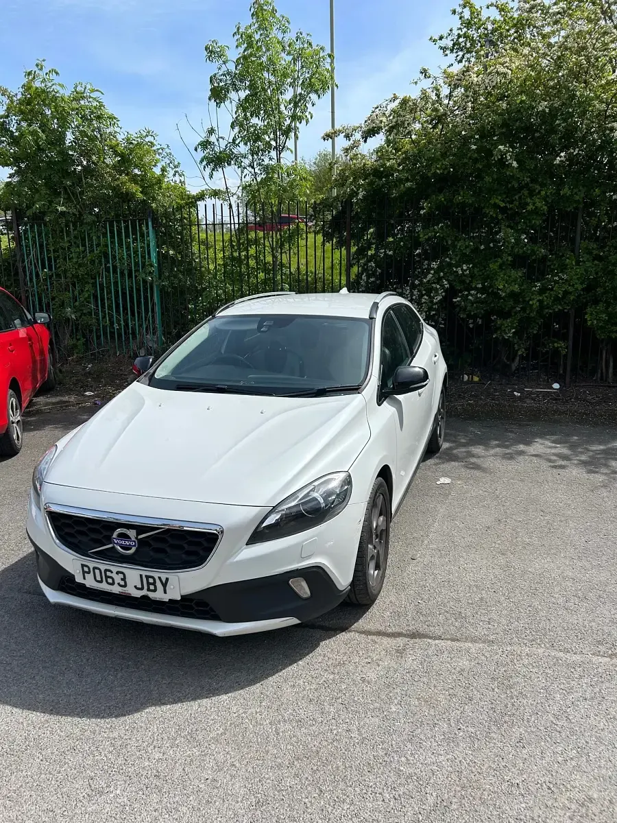 Used Volvo V40 2014 White Hatchback