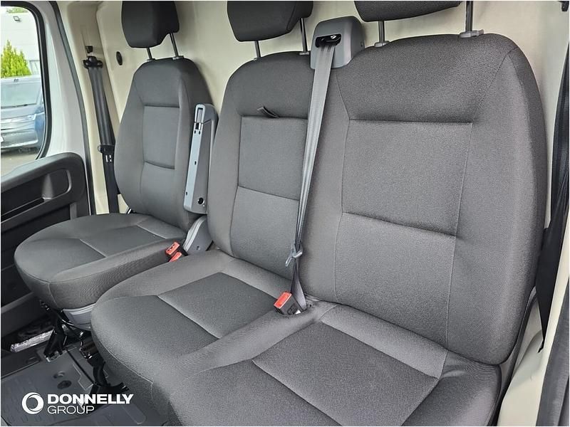 New Vauxhall Movano 140 HP (102 kW) 2025 White MPV