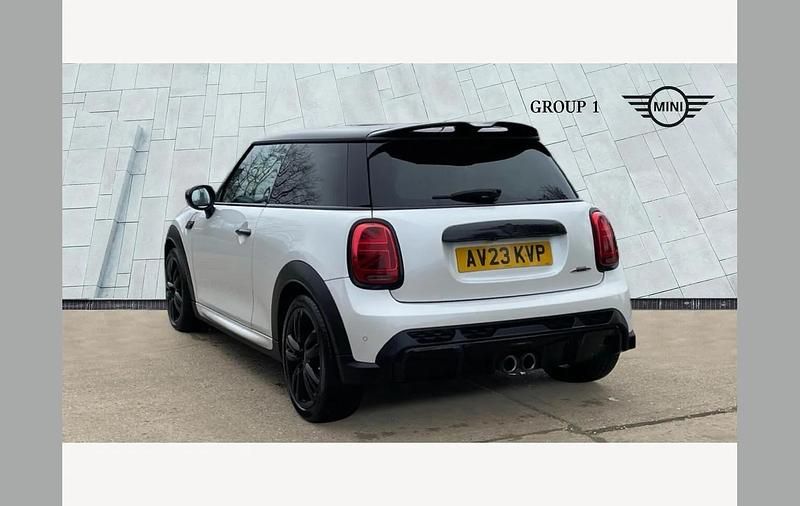 Used Mini John Cooper Works Hatch 231 HP (169 kW) 2023 White Hatchback