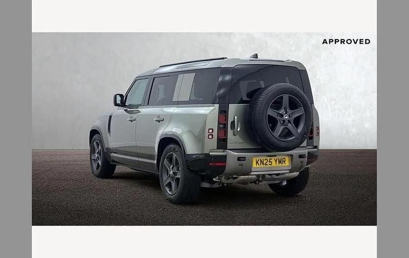 New Land Rover Defender SE Dynamic 344 HP (253 kW) 2025 Green SUV
