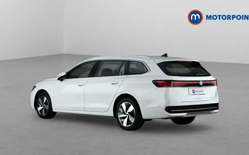 Used VW Passat Life 204 HP (150 kW) 2025 White Estate